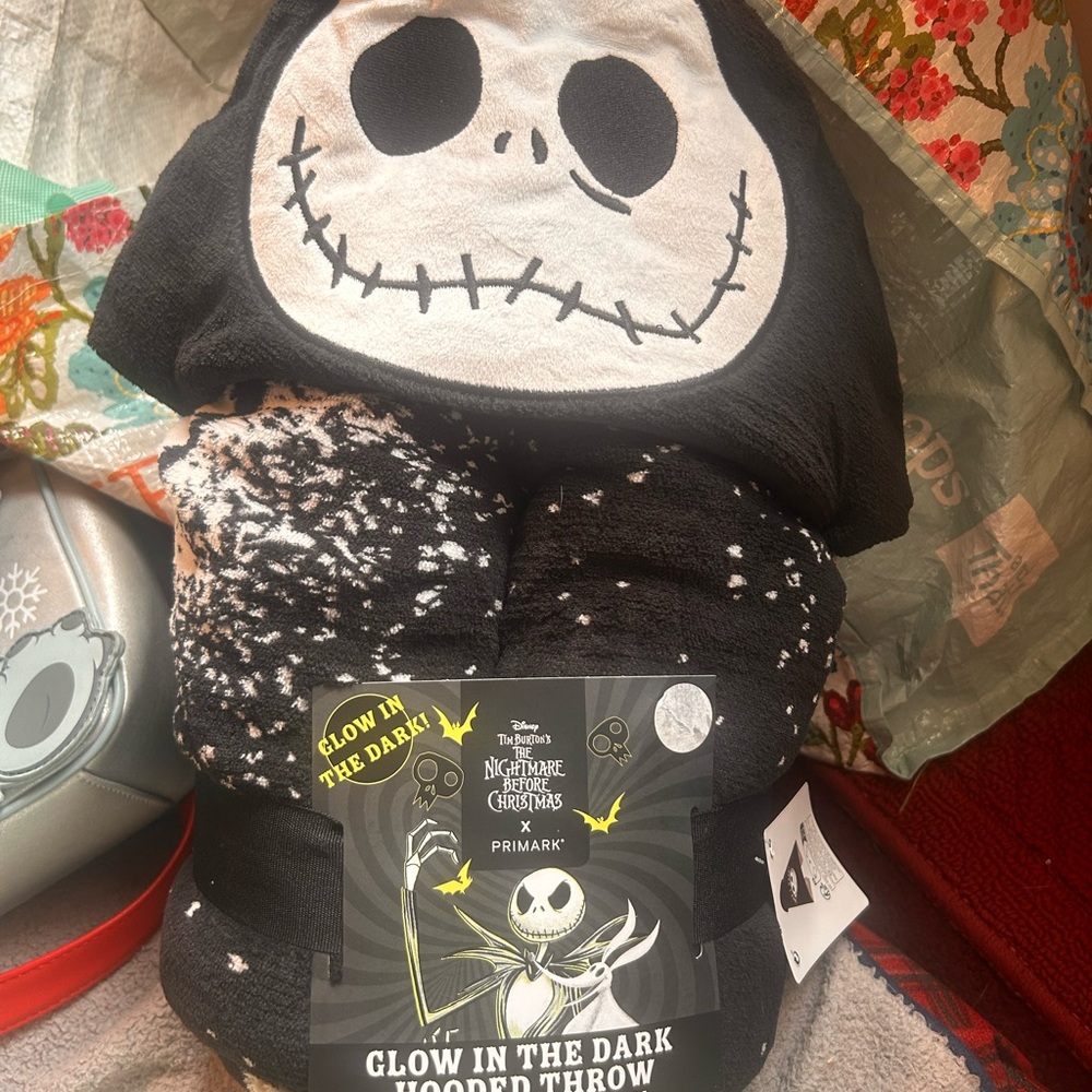 NWT Nightmare Before Christmas Glow in the Dark Hooded Throw blanket